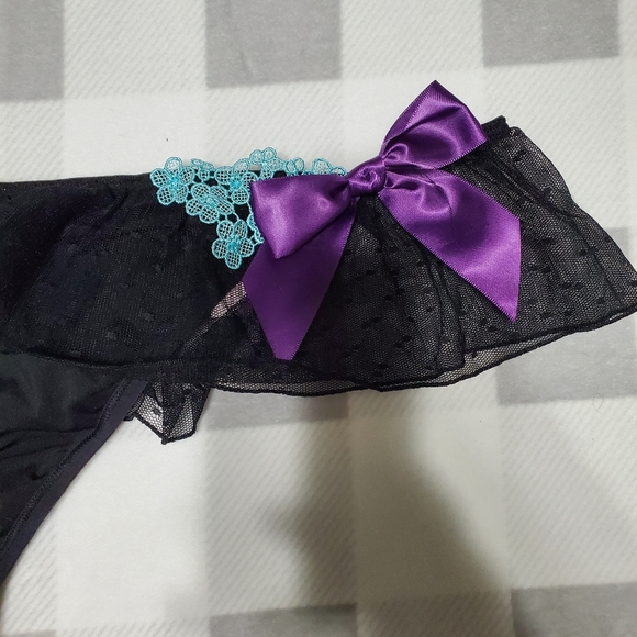 Cacique Bow Ruffle G-String - Picture 2 of 7